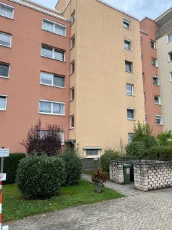 Aussenansicht - Wohnung kaufen in Fürth - Gepflegte 3 Zi. ETW mit großer Dachterrasse.