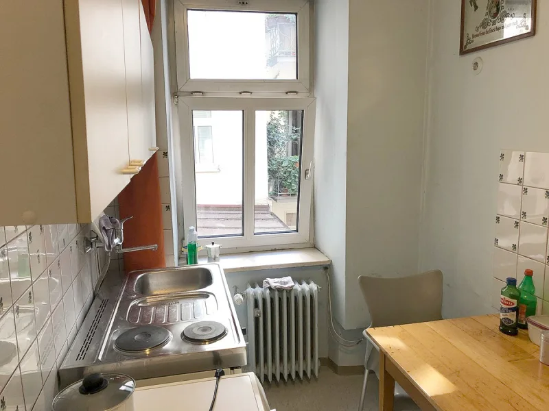 Küche mit Blick Richtung Innenhof - aktuelles Foto