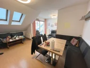 Geräumiges Wohn/Esszimmer mit Südbalkon