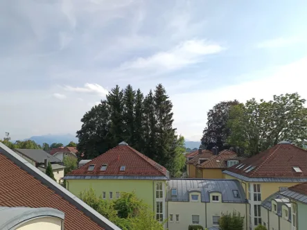 Ausblick vom Balkon - Wohnung kaufen in Bad Aibling - Dachgeschoss mit Bergblick!3-Zimmer-Eigentumswohnung in Bad Aibling