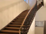 Treppenaufgang mit handgeschmiedetem Geländer