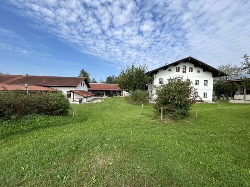 Ostansicht Bauernhaus, Stall etc.