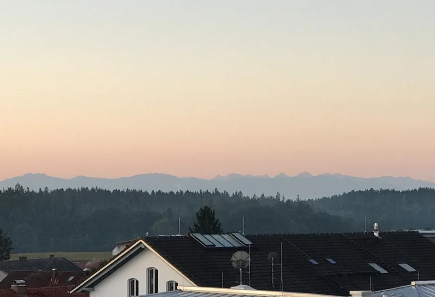 Herrlicher Ausblick von der Dachterrasse - Wohnung mieten in Rechtmehring - 2-Zimmer-Mietwohnung mit Alpenpanorama in Rechtmehring