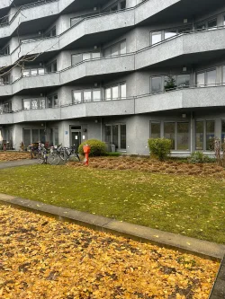  Haus-Südseite - Wohnung kaufen in München - Sonnige 3-Zimmer-Wohnung "Löwenhof-Welfenhöfe