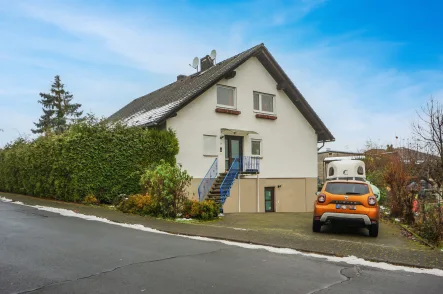 Vorderansicht - Haus kaufen in Reiskirchen - Viel Platz für Familie, Freunde und kreative Träume