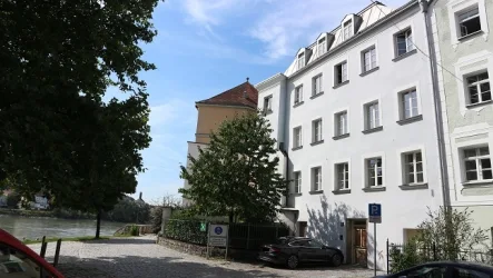 Außenansicht - Passau Ortspitze - Wohnung kaufen in Passau - Nur für Investoren- 2.298,93 € á m²komplette Etage verteilt auf zwei ausbaubare  Eigentumswohnungen