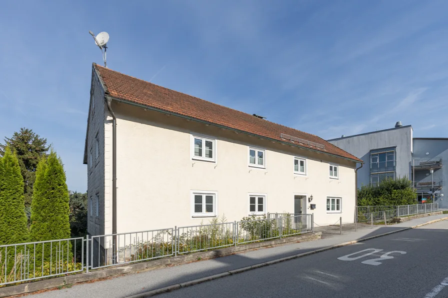 Hausansicht 6 - Haus kaufen in Waldkirchen - Großzügiges Mehrfamilienhaus in Waldkirchen Nähe Zentrum