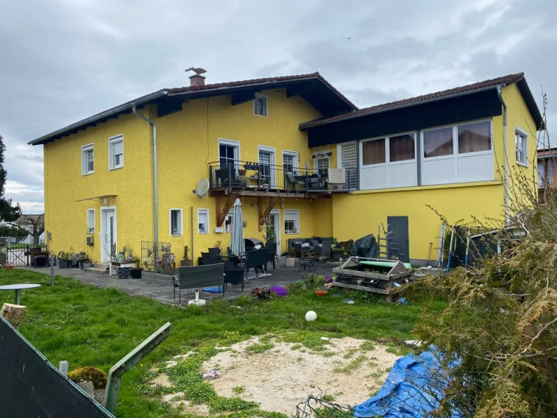 Hausansicht 1 - Haus kaufen in Salzweg - Salzweg / Straßkirchen nähe Passau 3-Familienhaus