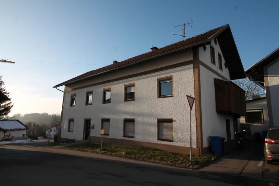 Außenansicht (1) - Haus kaufen in Büchlberg - Büchlberg / Denkhof: Wohnhaus aus dem 19. Jahrhundert mit 2 Wohnungen