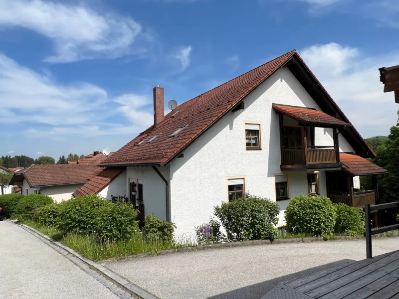 Außenansicht  - Wohnung mieten in Untergriesbach - Wohnen mit Blick ins Grüne Schöne 3-Zimmer-Wohnung in Untergriesbach