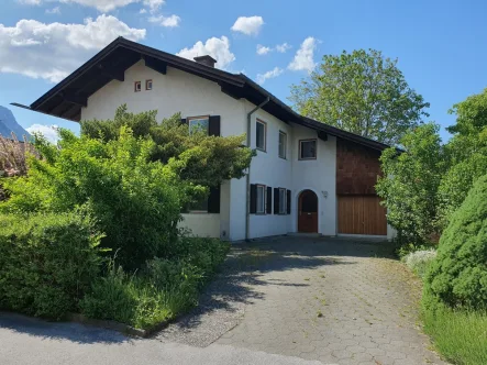 Außenansicht (3) - Haus kaufen in Bad Reichenhall - Bad Reichenhall – Türk: Einfamilienhaus Baujahr 1968, ideal für Großfamilie