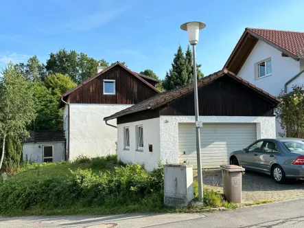 Hausansicht3 - Haus kaufen in Schöllnach / Poppenberg - Nähe Schöllnach Renovierungsbedürftiges Einfamilienhaus