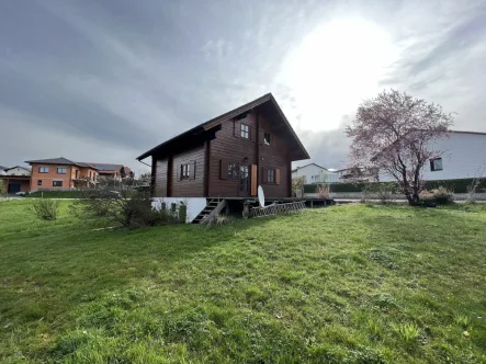 Außenansicht - Haus mieten in Schardenberg - Idyllisch wohnen in Grenznähe! Holzhaus mit großem Grundstück nähe Schardenberg