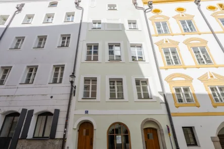 Außenansicht - Wohnung mieten in Passau - Perfekte WG-Wohnung in der Altstadt! 5-Zimmer-Dachgeschoss-Wohnung mit 2 Bädern, EBK und Emporen