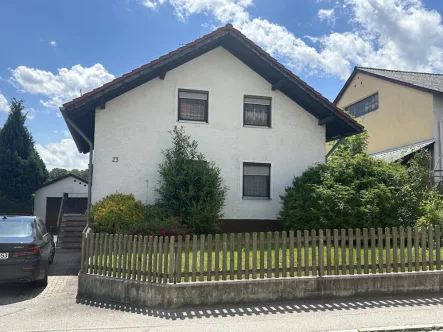 Außenansicht - Haus kaufen in Kößlarn - Renovierungsbedürftiges Einfamilienhaus in Kößlarn