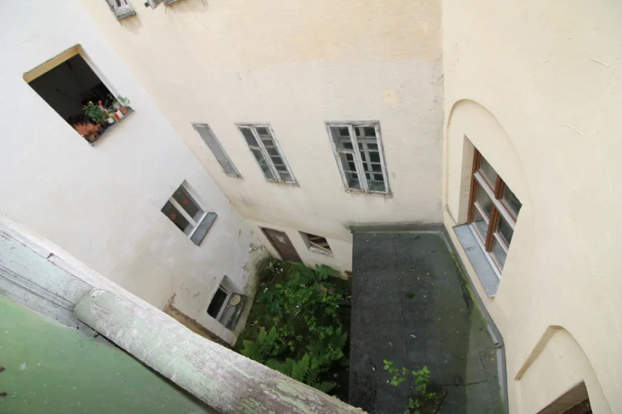 Innenhof - Haus kaufen in Passau - ALTSTADTHAUS MIT INNENHOF PASSAU-Altstadt: Stadthaus – Einzelbaudenkmal – Komplettsanierung notwendig