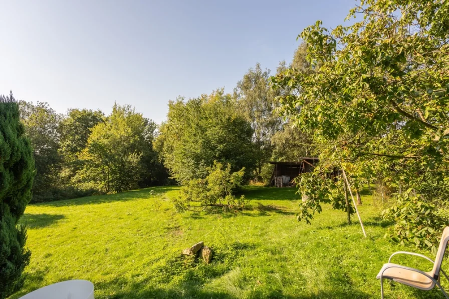 Grünlage zu Biotop - Haus kaufen in Bad Griesbach - STADTFLUCHT – LANDLUST ihre Ruheoase zwischen Bad Birnbach und Bad Griesbach: Anwesen mit 3.220 m² Grund