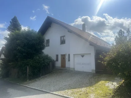 Hausansicht 1 - Haus kaufen in Hutthurm - Einfamilienhaus Nähe Hutthurm