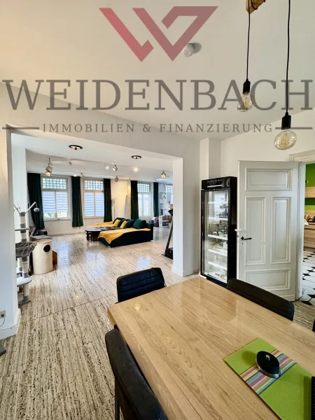 Wohn-/ Esszimmer - Wohnung mieten in Herne - Exklusive 2-Zimmer-Altbauwohnung mit Wintergarten und Terrasse – 150 m² im gepflegten Zustand...