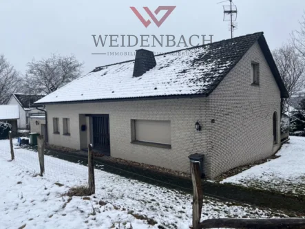 Front - Haus kaufen in Winterberg - Kleines Juwel in Winterberg: Charmantes Haus mit Wintergarten und Wohlfühlambiente...