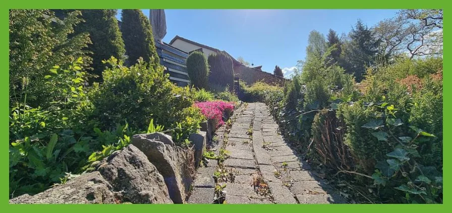 Zugang Garten - Haus kaufen in Altenkirchen - Unterkellerter Bungalow mit ausgebautem DG - traumhafte Randlage