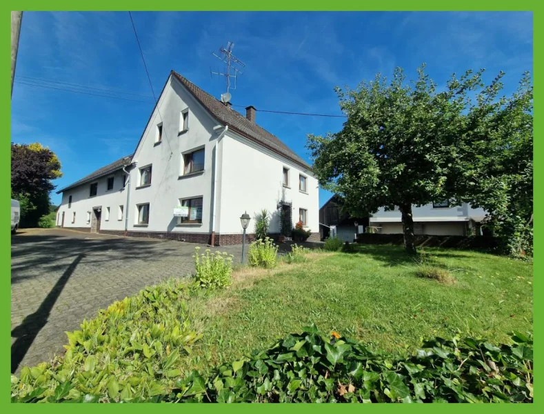 Straßenansicht - Haus kaufen in Gieleroth - Gepflegter Bauernhof mit großer Weide + 2 Hektar Pachtland