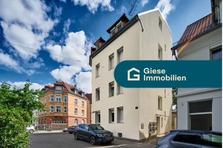 Titelbild - Haus kaufen in Stuttgart - Modernisiertes Mehrfamilienhaus in S-Ost.