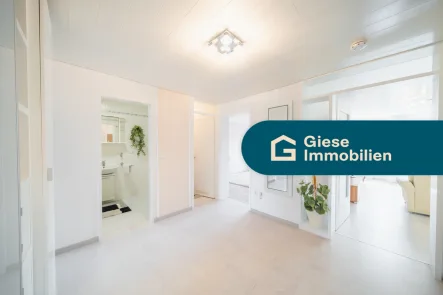 Titelbild - Wohnung kaufen in Bietigheim-Bissingen / Bissingen - Lichtdurchflutete 3,5 Zimmerwohnung mit Loggia!