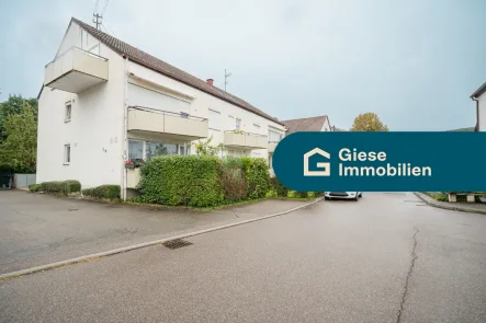 Titelbild mit Banner - Wohnung kaufen in Leonberg - Gemütliche 3-Zimmer Wohnung in ruhiger Lage von Leonberg