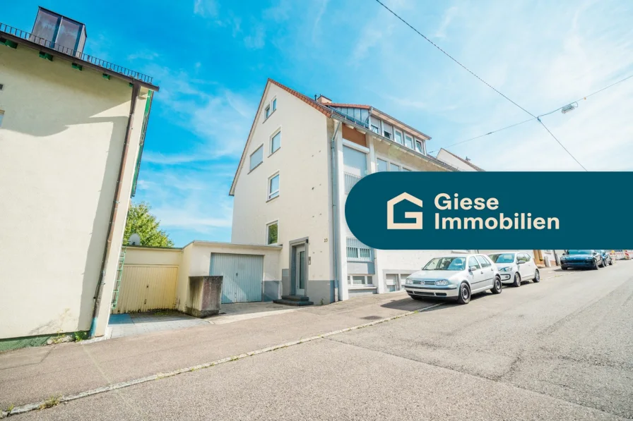 Titelbild mit Banner - Wohnung kaufen in Stuttgart - Großzügige Wohnung mit Garten und Gestaltungspotential