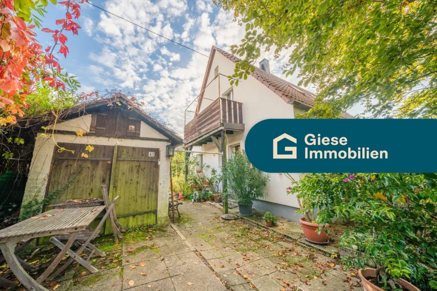 Titelbild mit Banner - Haus kaufen in Stuttgart - Idyllisches Einfamilienhaus im Grünen