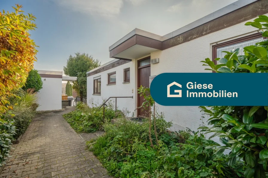 Titelbild mit Banner - Haus kaufen in Stuttgart - Wohlfühloase - Bungalow in bester Lage