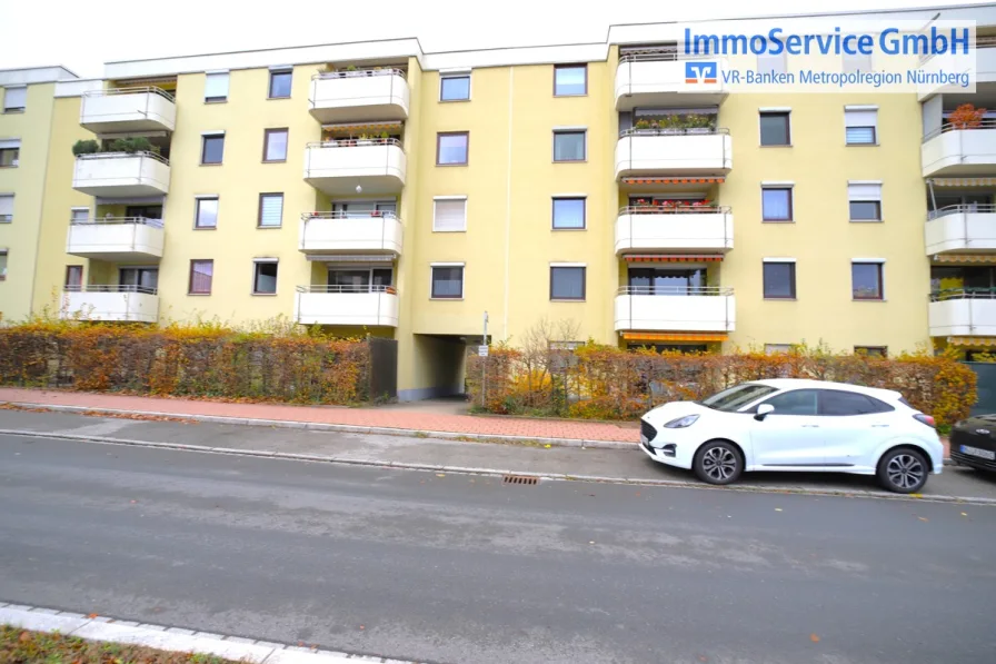 Außenansicht - Wohnung kaufen in Röthenbach an der Pegnitz - Gepflegte 4-Zimmer-ETW mit Loggia und Tiefgaragenstellplatz in guter Lage.
