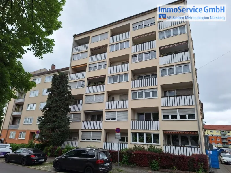 Balkon Nummer 1 - Wohnung kaufen in Nürnberg - Zentrales und dennoch ruhiges Wohnen: 2-Zimmer-Wohnung mit 2 Balkonen in N-Hummelstein!