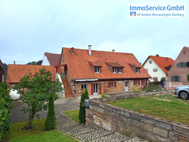 Titelbild - Haus kaufen in Büchenbach - Leerstehendes Bauernhaus! Charmantes Zweifamilienhaus mit Scheune, Garten und großem Grundstück!