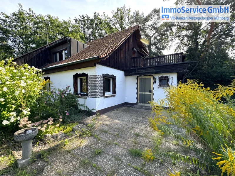 Titelbild - Haus kaufen in Fürth - Einfamilienhaus mit viel Potenzial in Fürth Stadeln