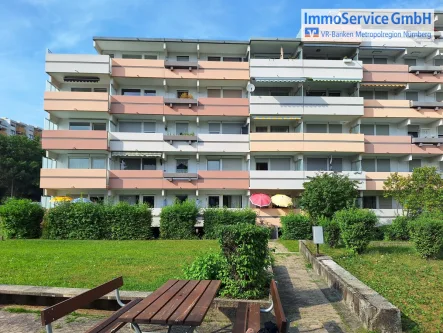 Titelbild - Wohnung kaufen in Nürnberg - Eigenbedarfskündigung ist ausgeschlossen - Vermietete 2-Zimmer-Wohnung mit Südbalkon