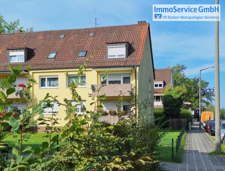 Titelbild - Wohnung kaufen in Nürnberg - Ideal für Paare oder Singels: 2-Zimmer-Dachgeschosswohnung in Nürnberg Laufamholz