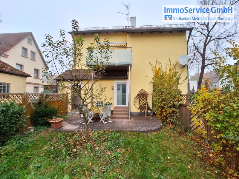 Titelbild - Wohnung mieten in Schwaig / Behringersdorf - Zur Miete: 5-Zimmer-Maisionette-Wohnung mit Garten und Balkon