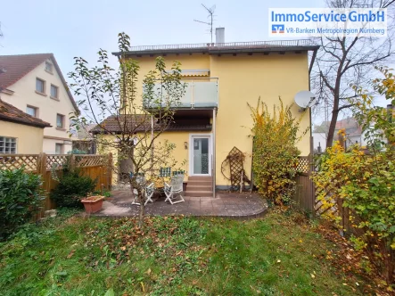 Titelbild - Wohnung mieten in Schwaig / Behringersdorf - Zur Miete: 4-Zimmer-Maisionette-Wohnung mit Garten und Balkon