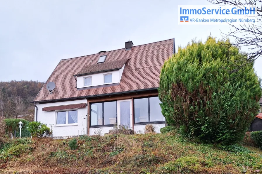 Titelbild - Haus kaufen in Pommelsbrunn - Perfekt für die Familie: Einfamilienhaus in ruhiger Lage und toller Aussicht