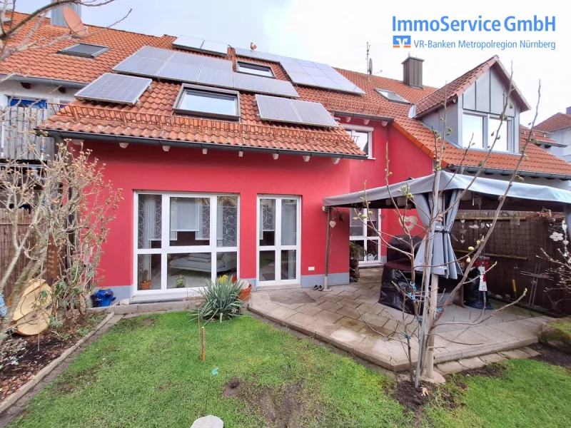 Titelbild - Haus kaufen in Oberasbach - Großzügiges Reihenmittelhaus mit Garage und Carport