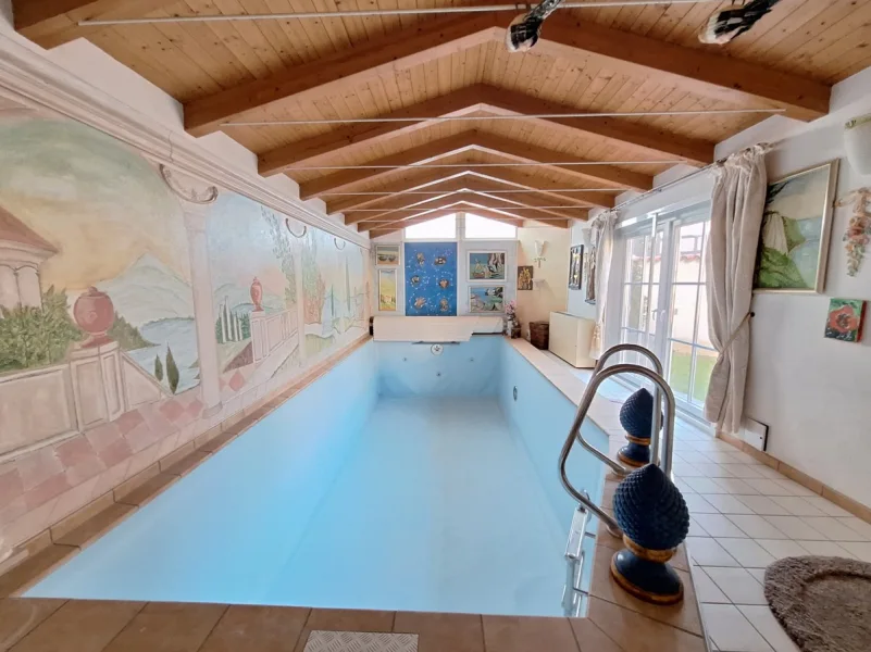 Indoor-Pool EG