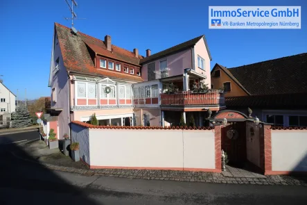 Titelbild - Haus kaufen in Neunkirchen am Sand / Rollhofen - Großzügiges Einfamilienhaus mit guter Verkehrsanbindung