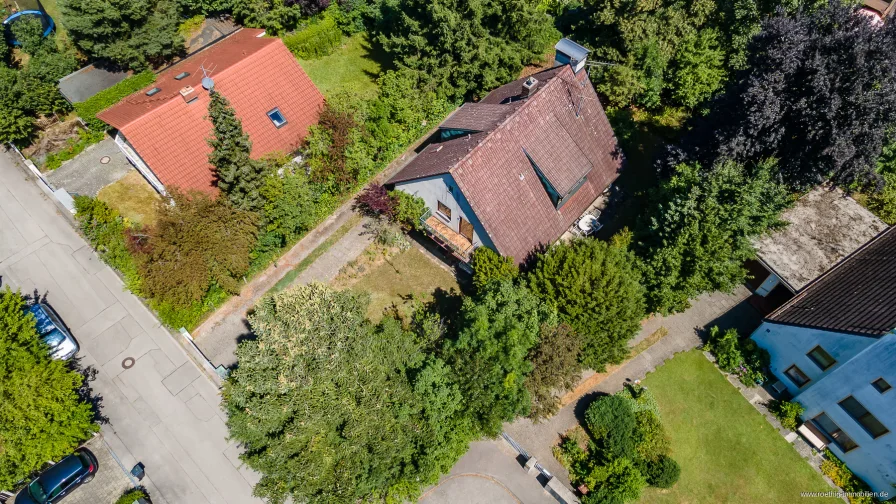 Luftaufnahme - Grundstück kaufen in Neubiberg - Neubiberg - Ca. 904 m² großes Grundstück mit Altbestand in absolut ruhiger und familiärer Lage!