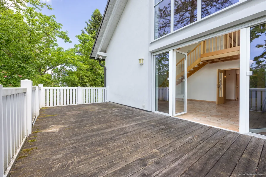 großer Balkon- Wohnung im Obergeschoss