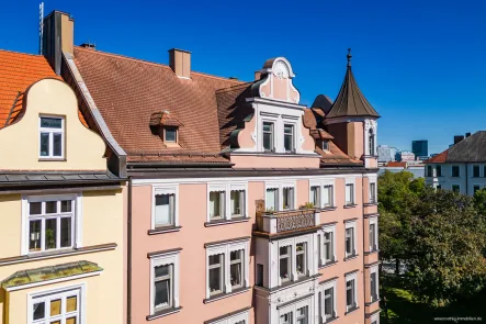 Zwerchgiebel - Haus kaufen in München - MFH, Au, beste Lage, 1255 m² Wfl. ab 5.600€/m2 einzelne Whg. top saniert. Mieten & DG. mit Potenzial