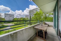 Balkon mit Blick ins Grüne