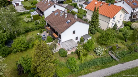 Drohnenaufnahme - Haus kaufen in Starnberg - Idyllisch wohnen am Landschaftsschutzgebiet in Starnberg! Charmante DHH mit traumhaftem Garten.
