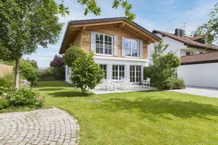  - Haus mieten in Neufarn - Luxuriöses Einfamilienhaus (BJ 2019) mit idyllischem Garten, Kamin und Garage - Neufarn bei München!